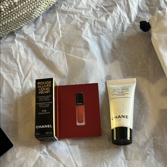 Chanel Beige Woven Shoulder Bag, Unbranded Chain Dust Bag and Makeup Bundle NWT - Picture 8 of 15